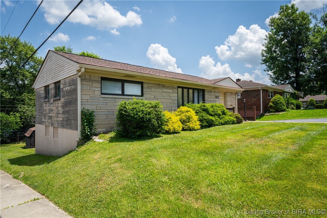Property Photo: 917 Parallel Avenue IN 47172