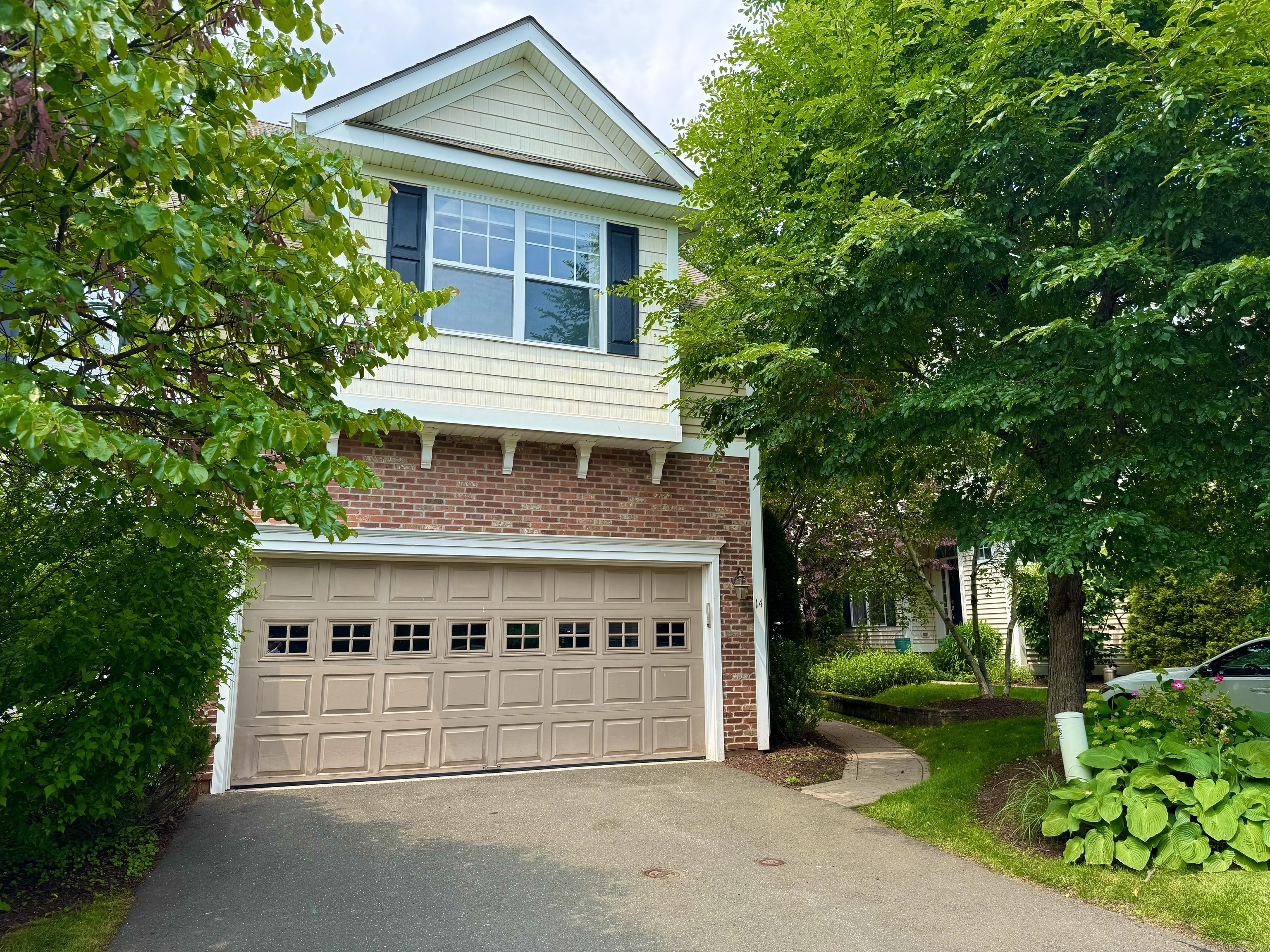 Property Photo: 14 Park Place Circle 14 CT 06110