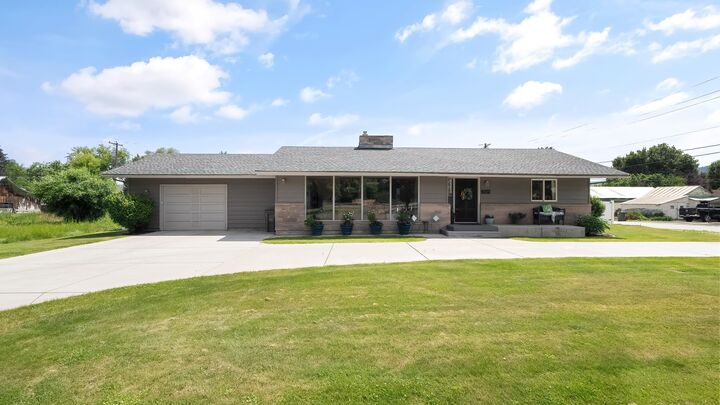 709 W Clay Ave  Chewelah WA 99109 photo