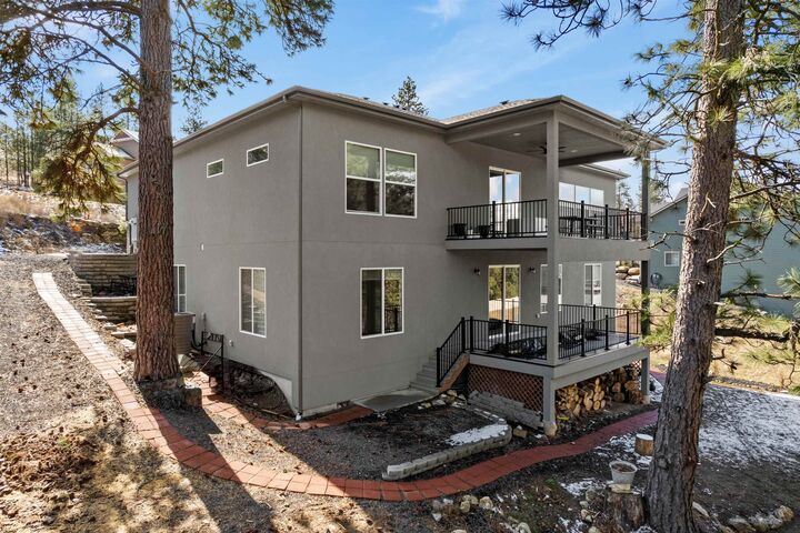 Property Photo: 5902 S Lochsa Ln WA 99206