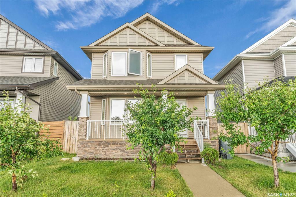 Property Photo: 726 Stonebridge Common SK S7T 0M8