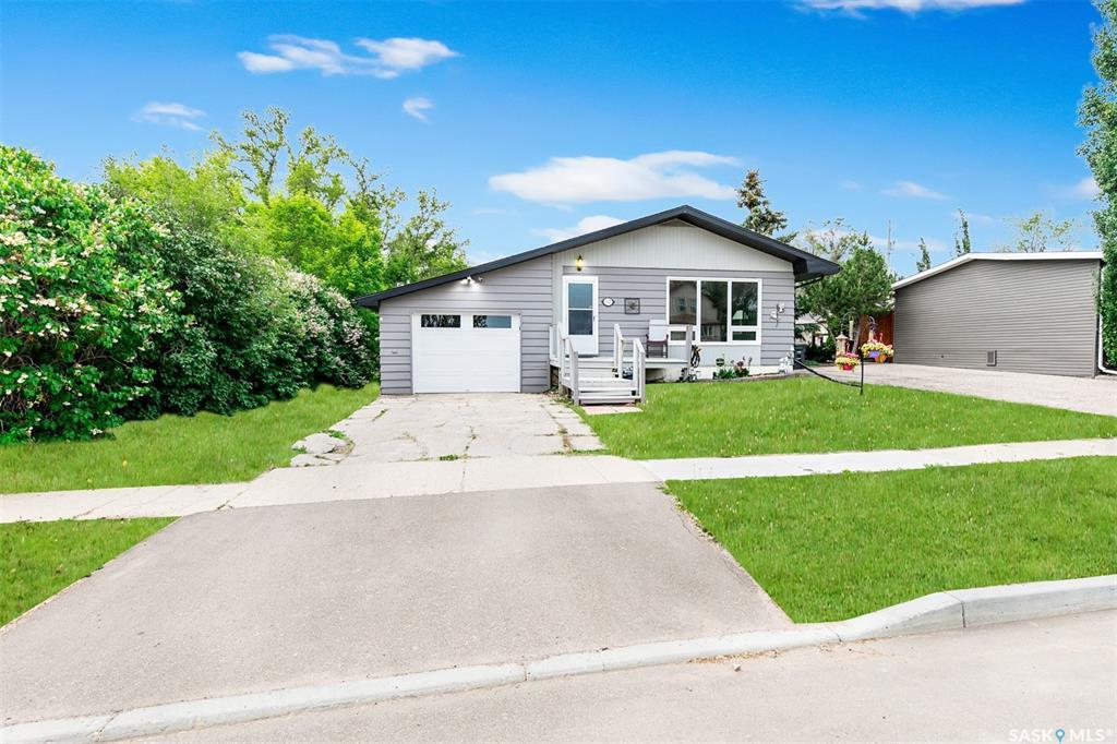 Property Photo:  317 Saskatchewan Avenue  SK S0L 1R0 