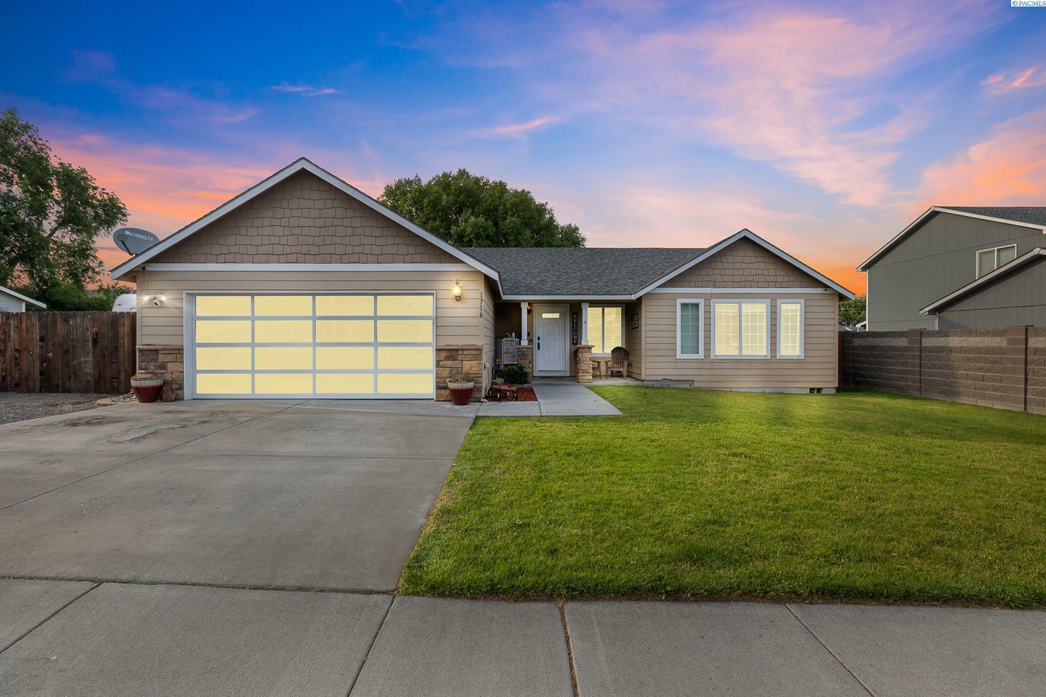 Property Photo:  1716 W 40th Ave  WA 99337 