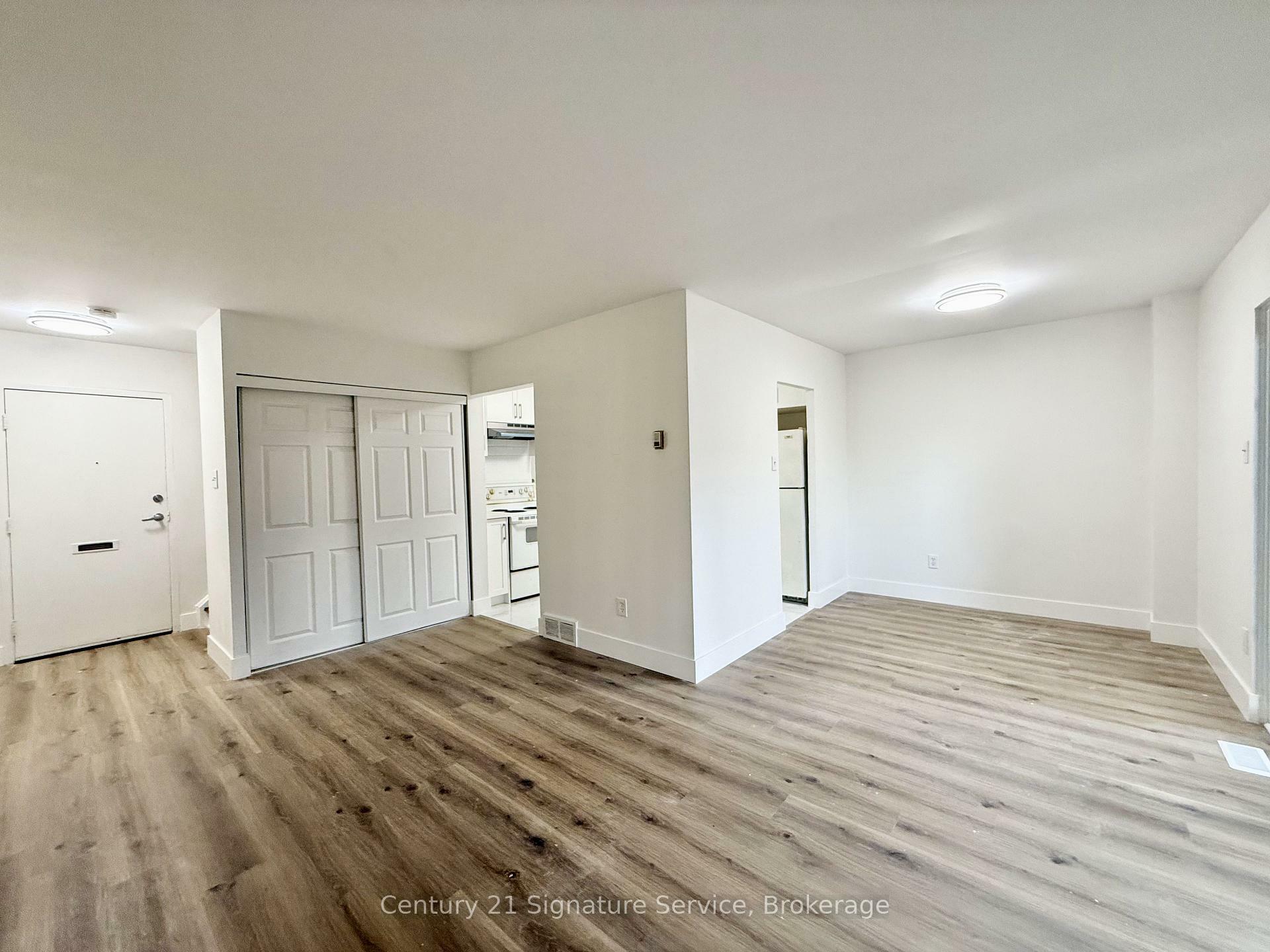 Property Photo: 17 Old Pine Trail E 149 ON L2M 6P9