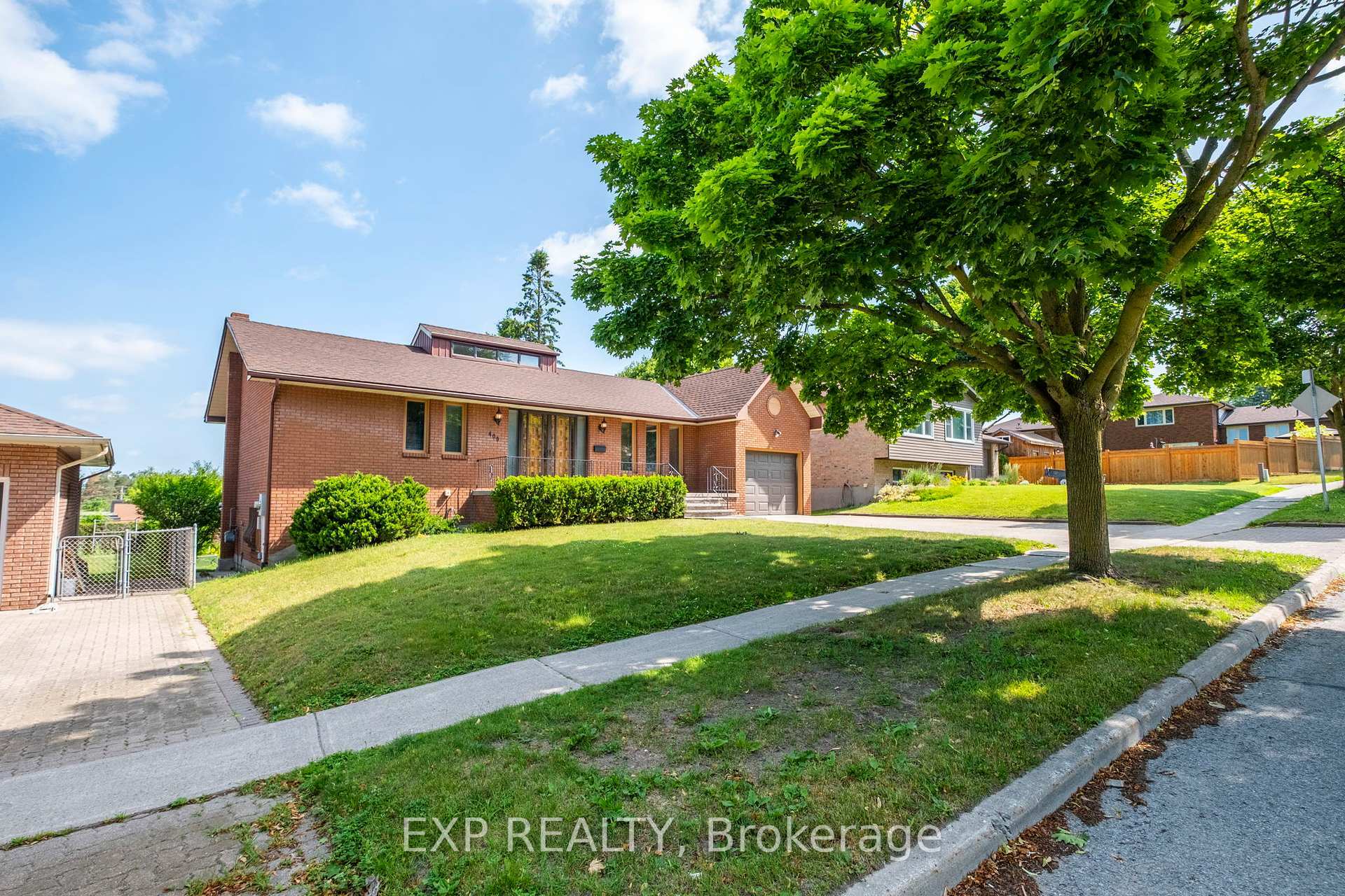 Property Photo: 409 Innisfil Street ON L4N 3G7
