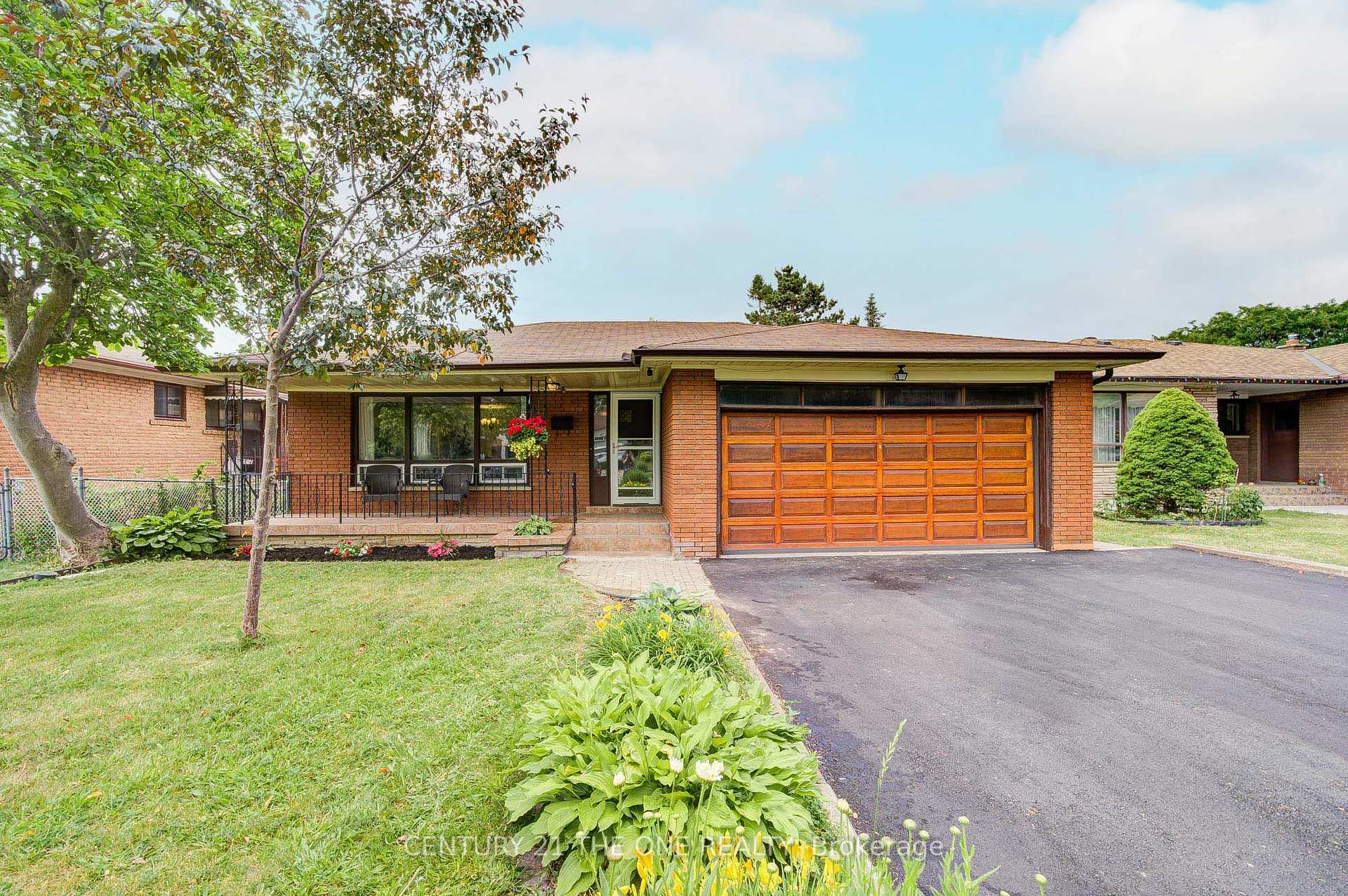 103 Margaret Avenue  Toronto ON M2J 4C4 photo