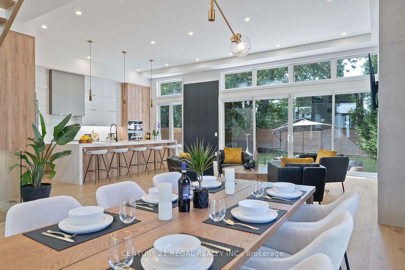 Photo de la propriété: 84 Bexhill Avenue ON M1L 3C1