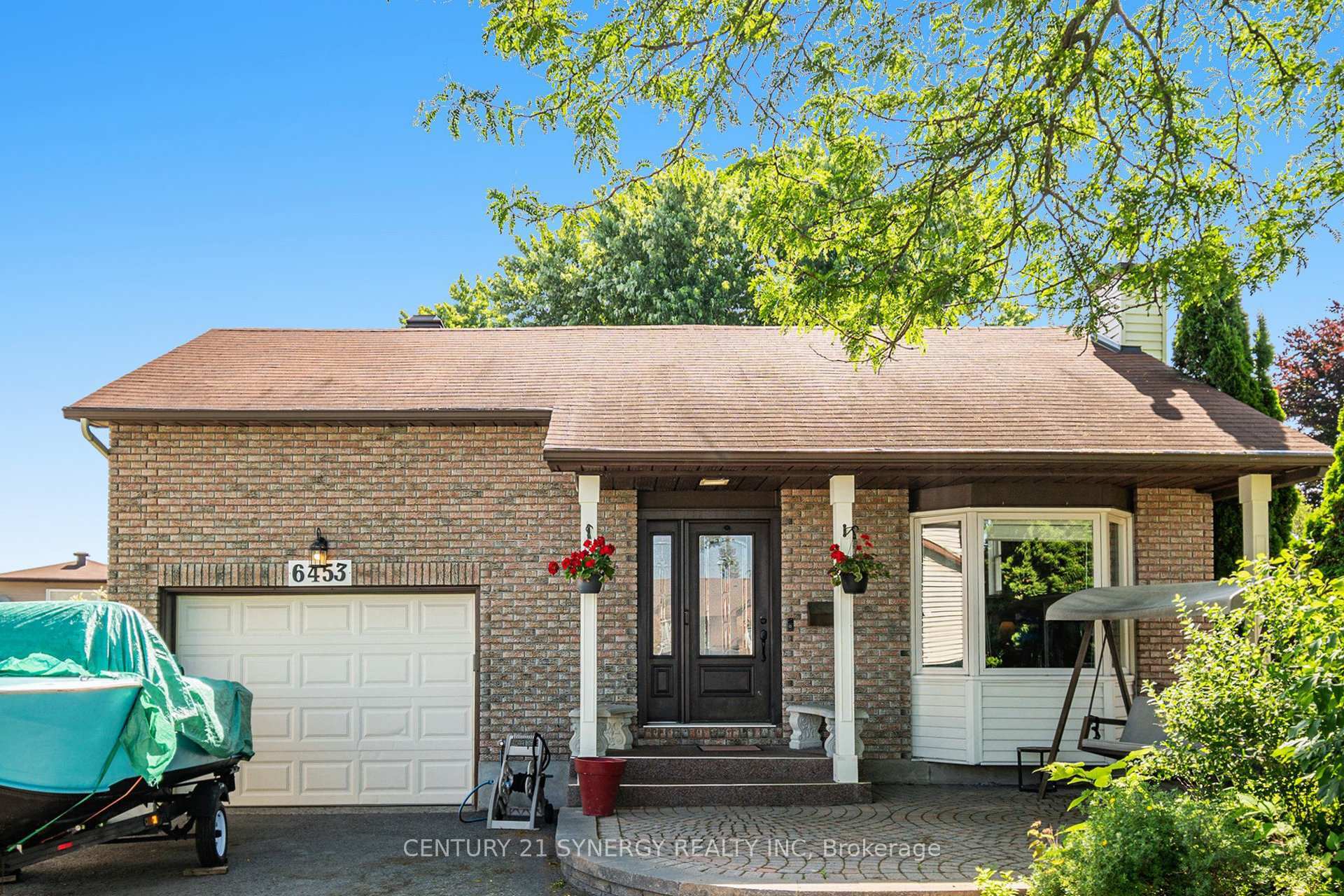 Property Photo:  6453 Viseneau Drive  ON K1C 5H1 