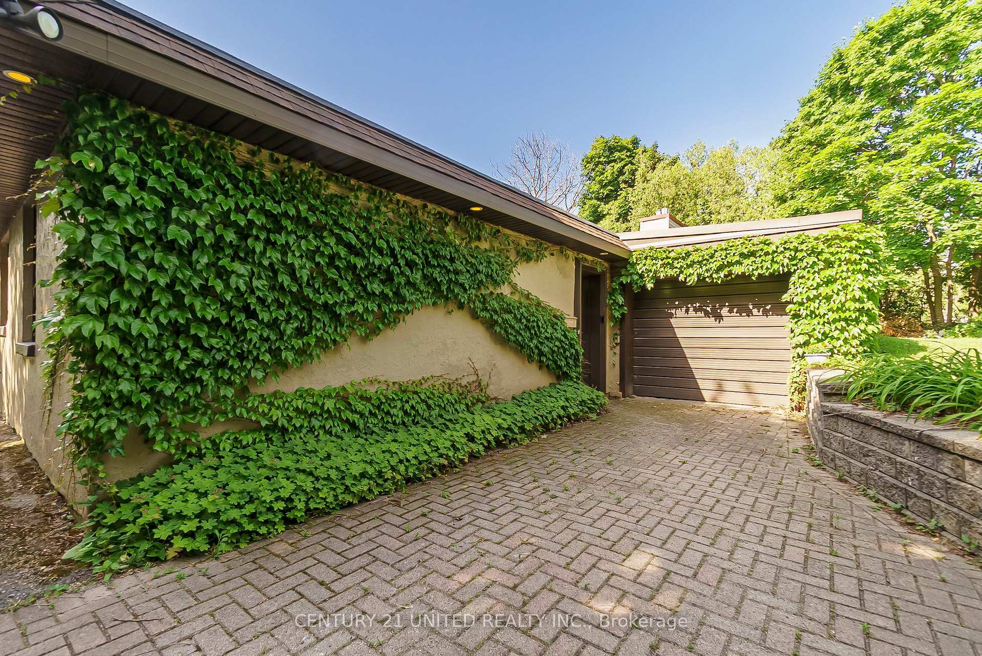 Photo de la propriété: 44 Moorecraig Road ON K9J 6V7