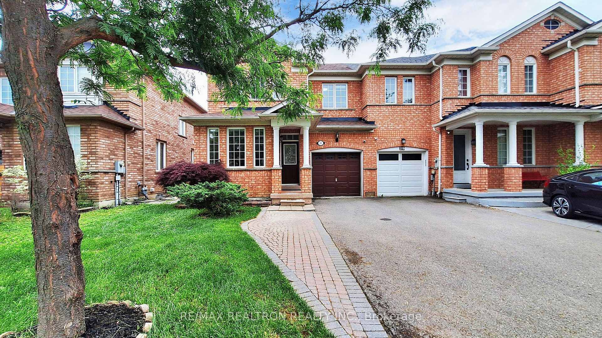 Property Photo: 31 Sedgeway Heights ON L4H 3B1