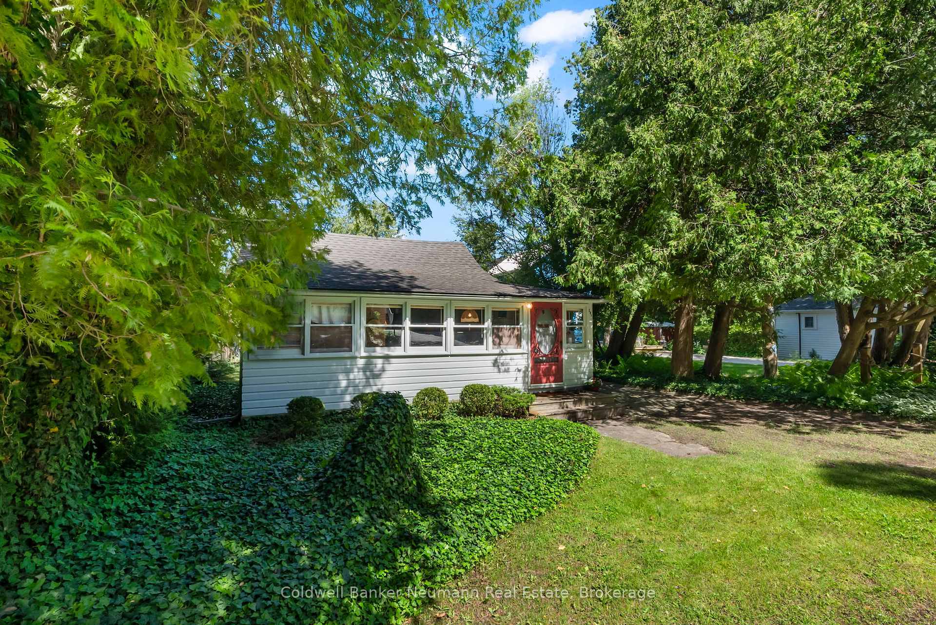 Property Photo: 241 Lake Street ON N0H 2L0