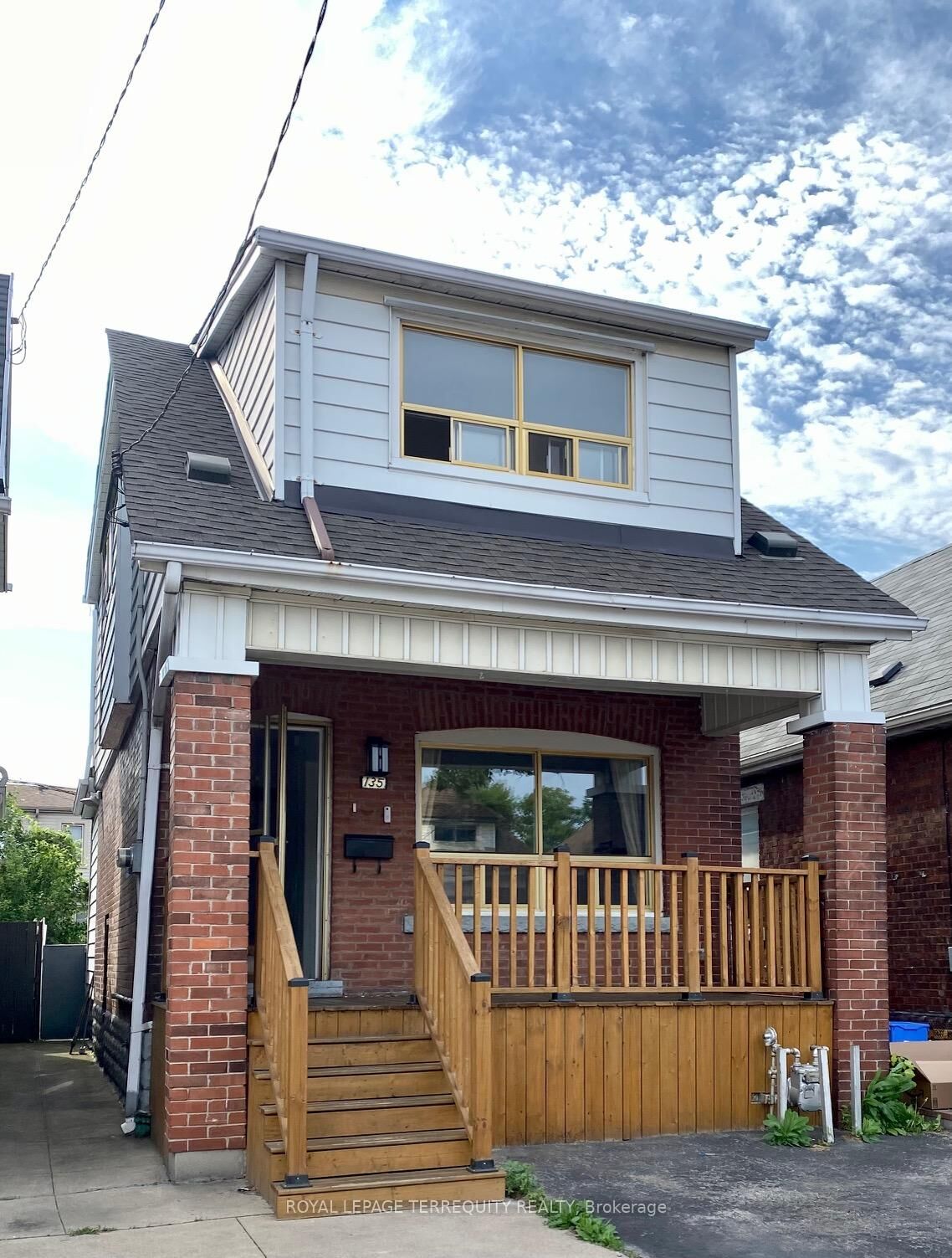 Property Photo: 135 Connaught Avenue N ON L8L 6Z2