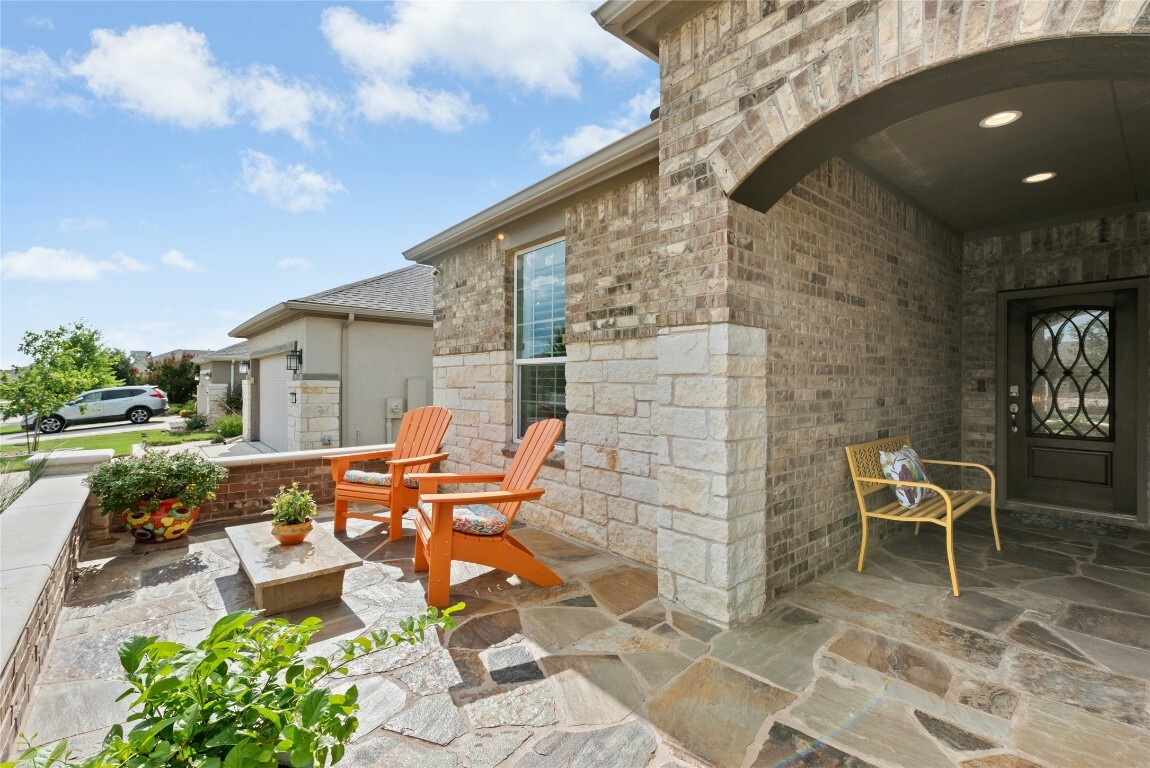 Property Photo: 403 Tradinghouse Creek Street TX 78633