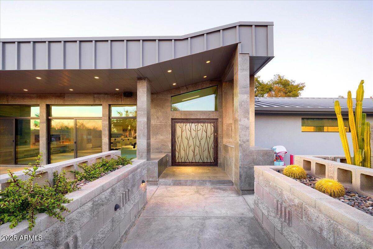 Property Photo:  6529 N Mountain View Drive  AZ 85253 