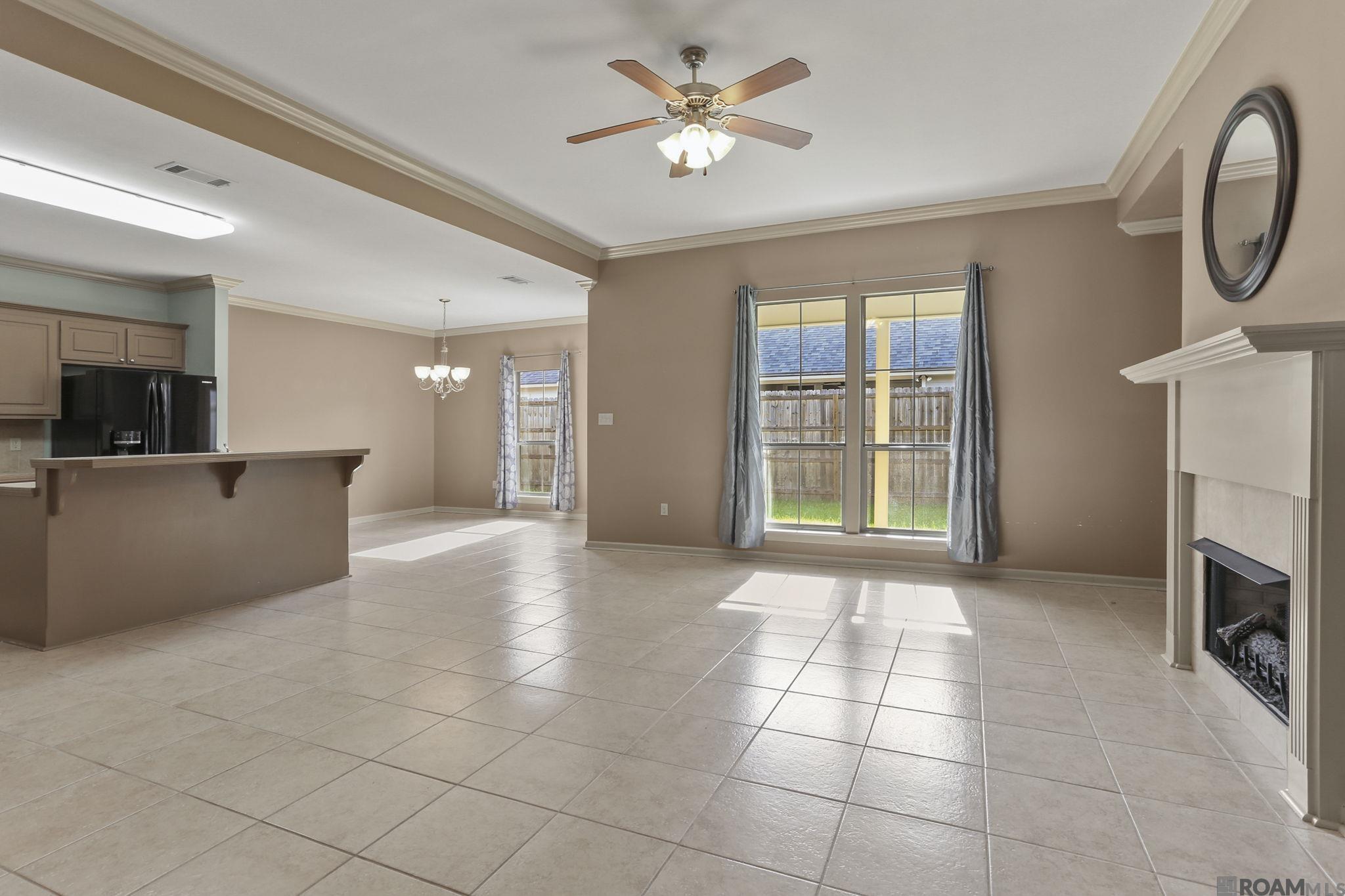 Property Photo: 6526 Cameren Oaks Dr LA 70817