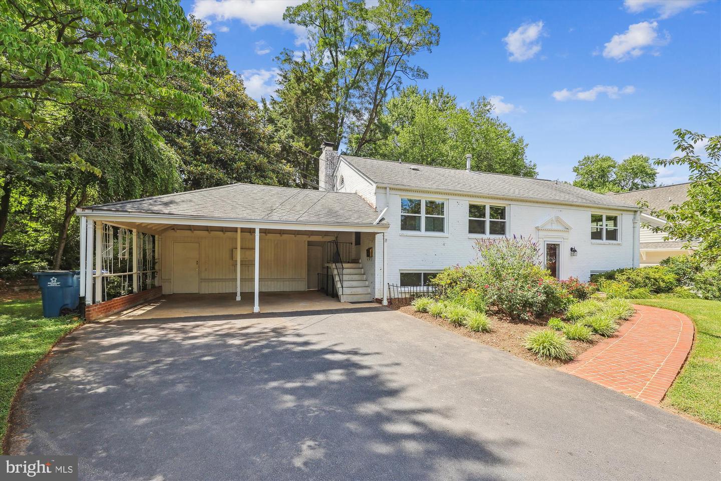Property Photo:  6916 Southridge Drive  VA 22101 