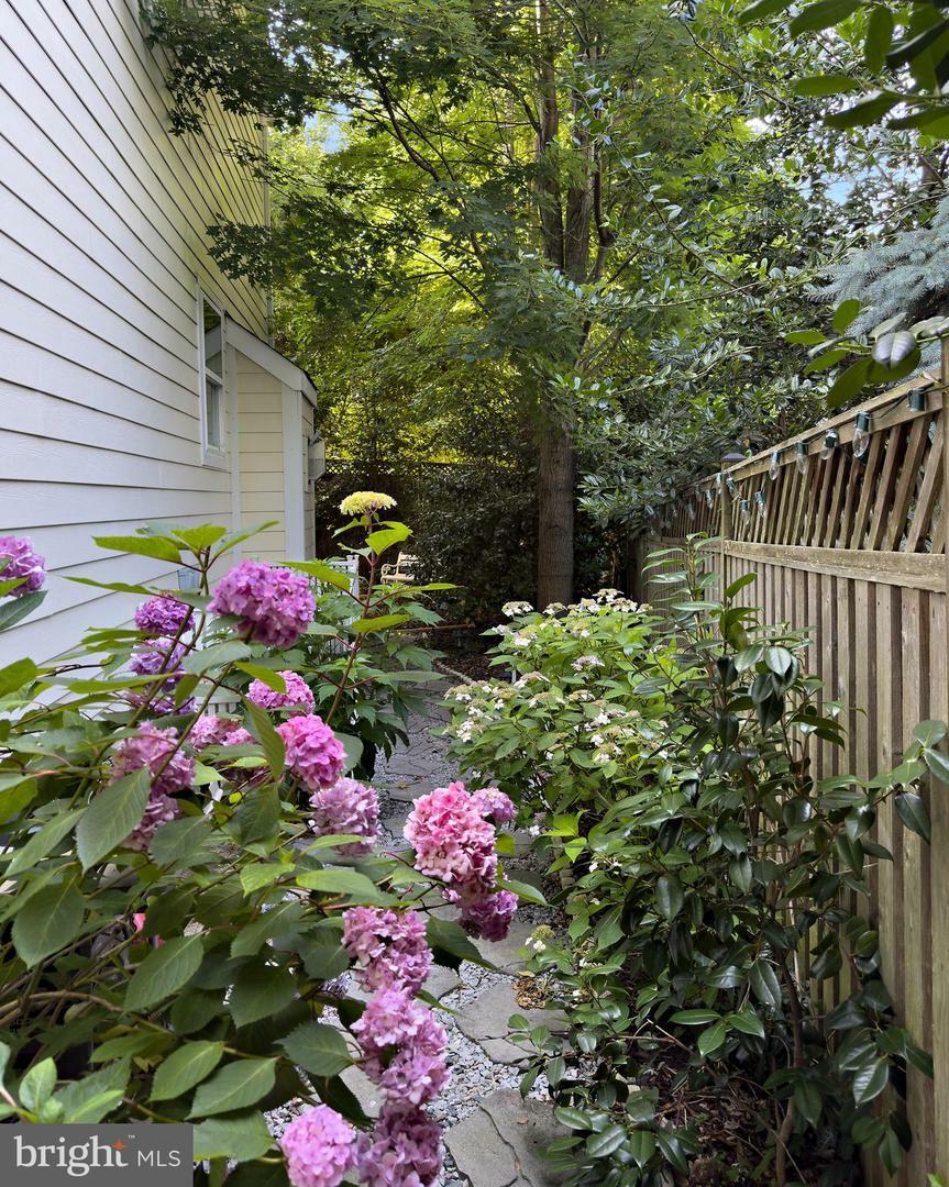 Property Photo: 10 Sailors Way MD 21403