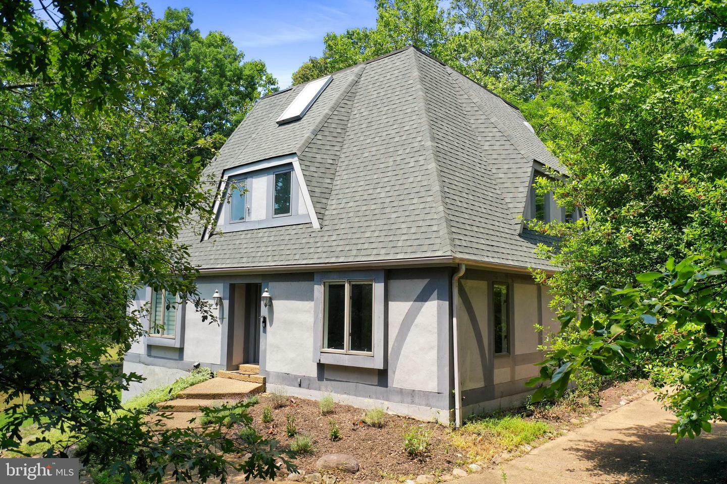 Property Photo: 162 Hartman Court VA 22840