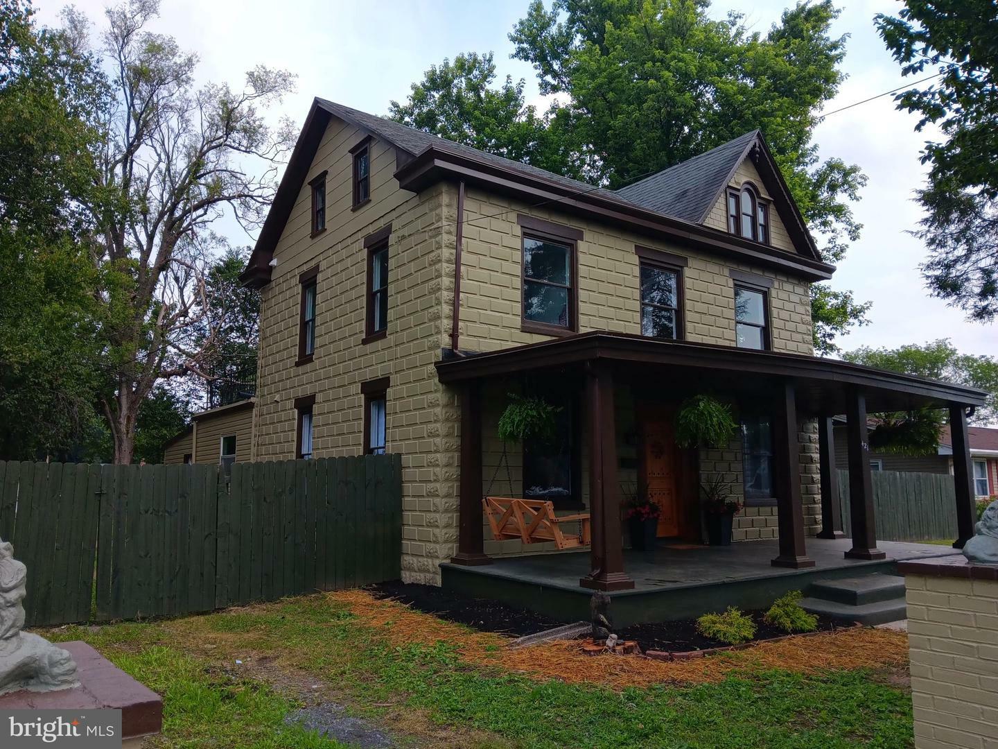421 C Street  Carlisle PA 17013 photo