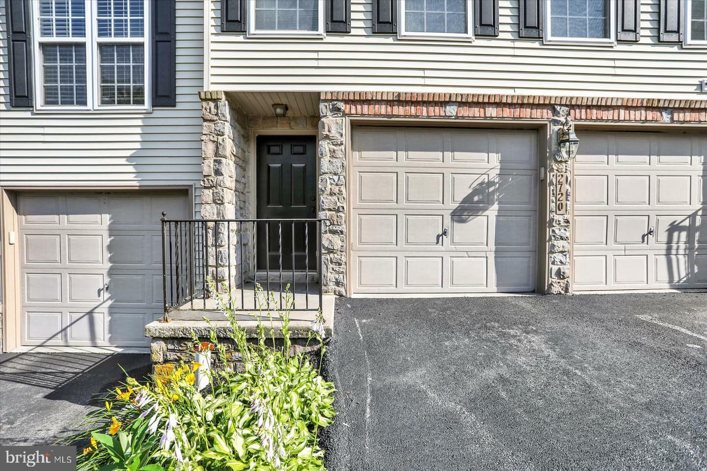 Property Photo: 2720 Foxshire Drive 110 PA 17402