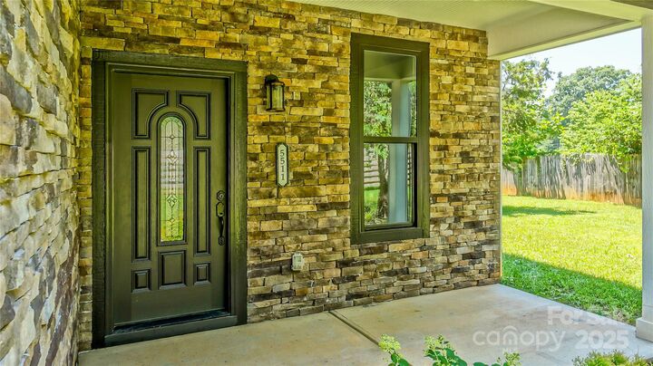 Property Photo: 5511 Milhaven Lane NC 28269
