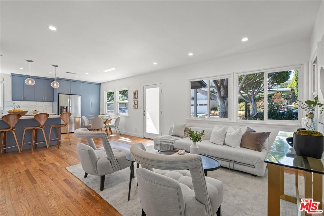 Property Photo: 2212 Navy St CA 90405