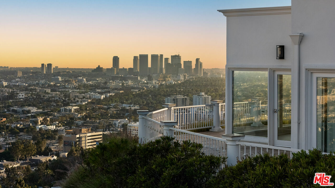 Property Photo:  8527 Hedges Way  CA 90069 