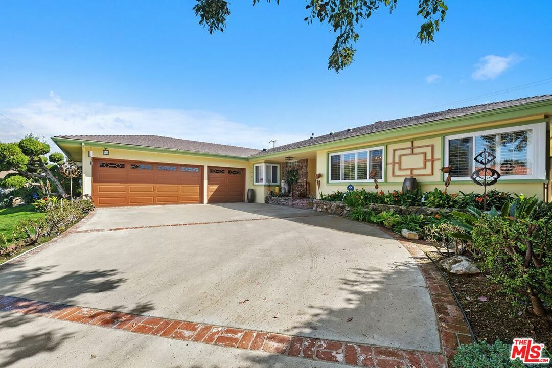 Property Photo:  5550 W 63rd St  CA 90056 