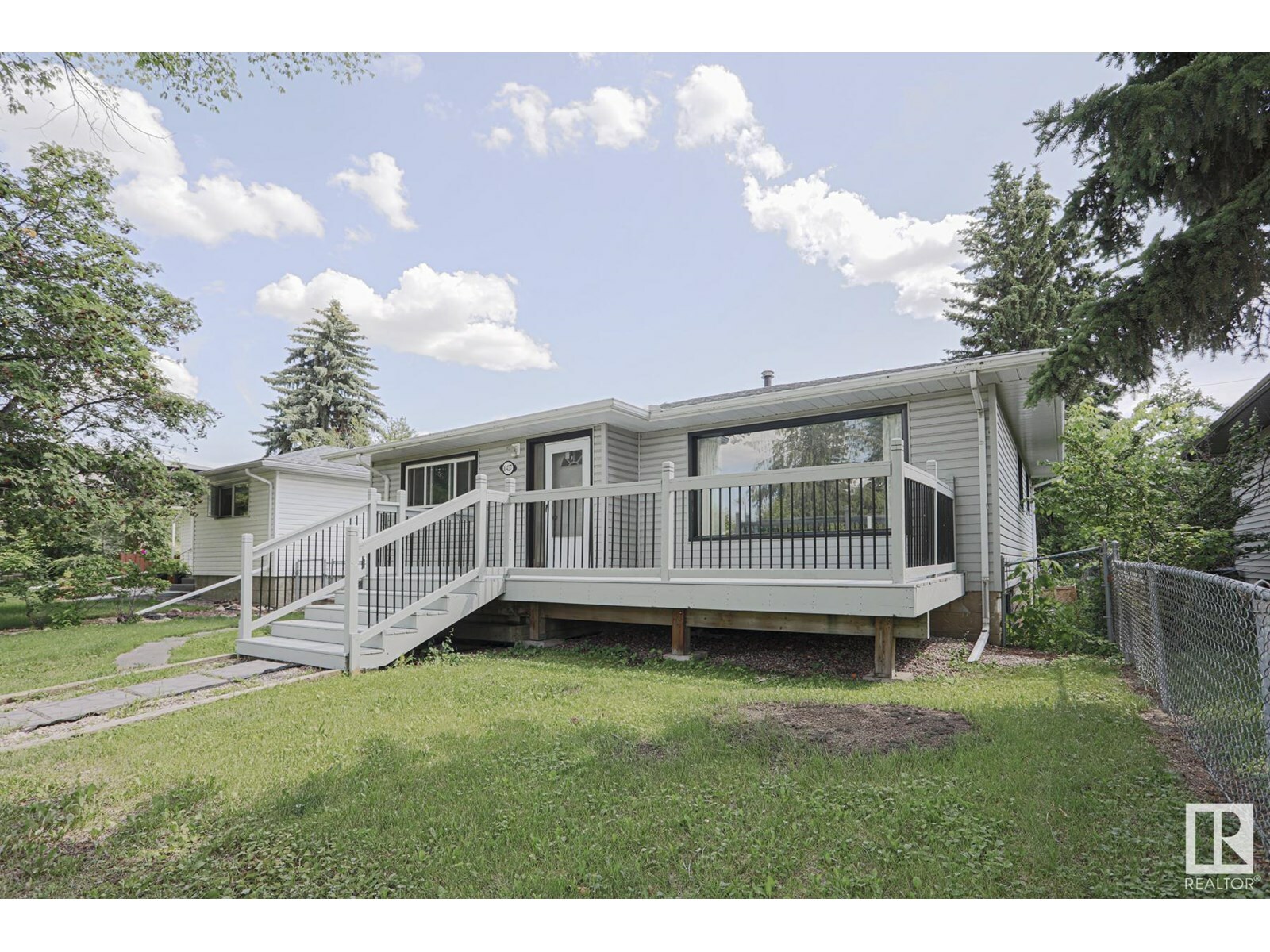 Photo de la propriété: 10427 68 Av NW NW AB T6H 2A8
