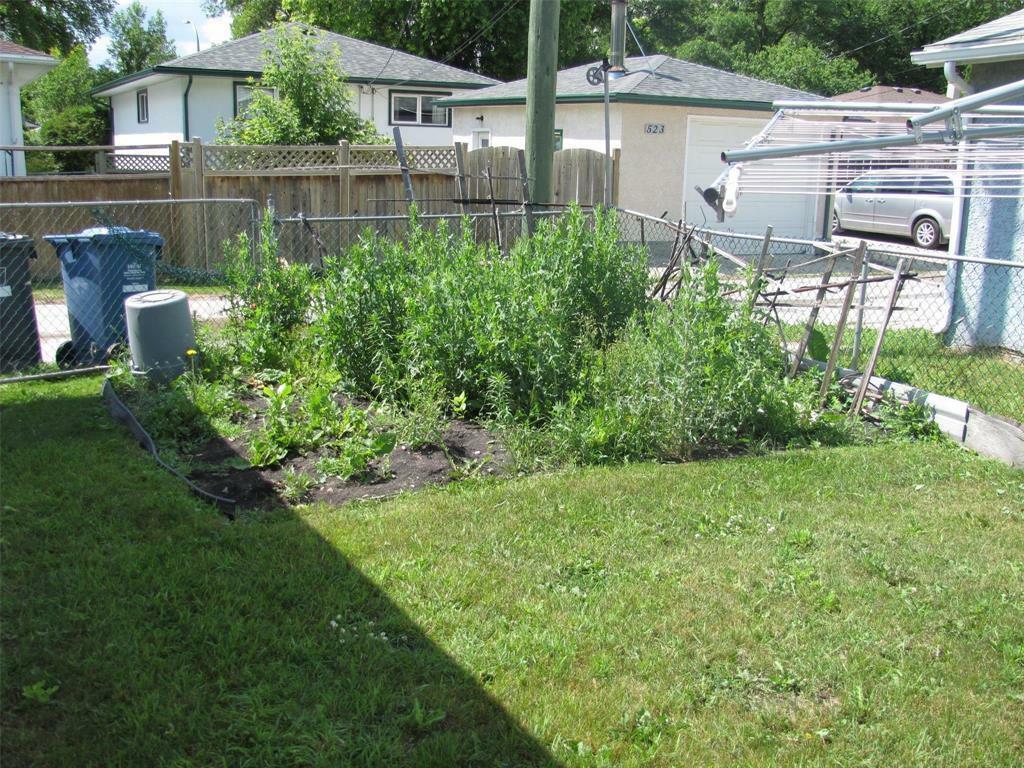 Property Photo: 524 Rosseau Avenue East MB R2C 0L1