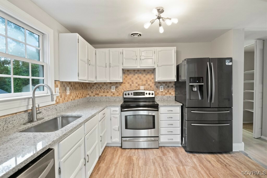 Property Photo:  4916 Fairlake Lane  VA 23060 