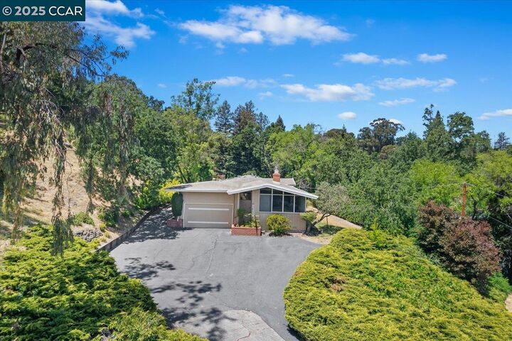 Property Photo: 645 Evelyn Ct CA 94549