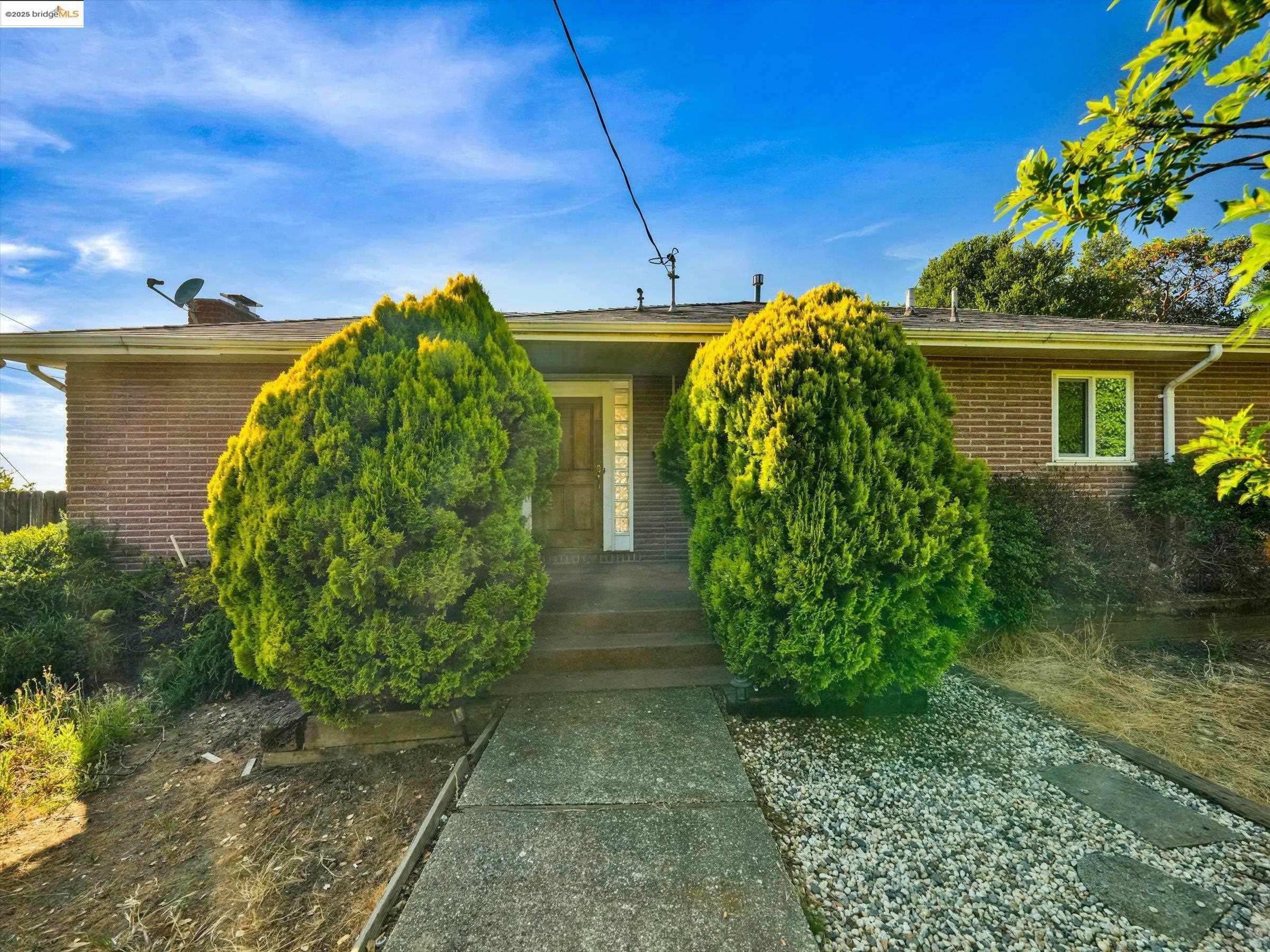 Property Photo: 3303 Rubin Dr CA 94602
