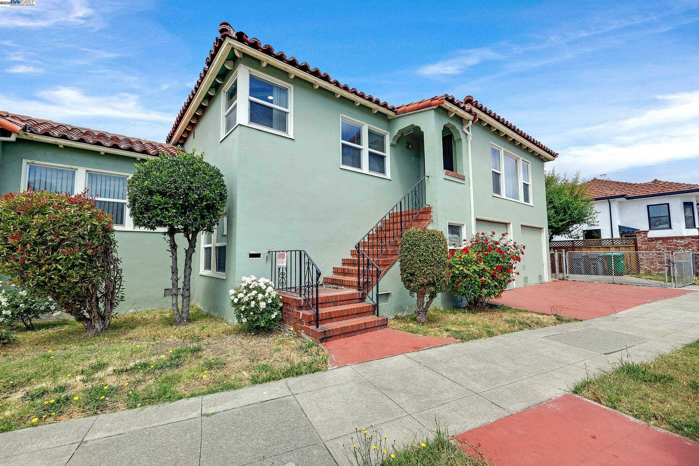 Property Photo: 5707 Carberry Ave CA 94609