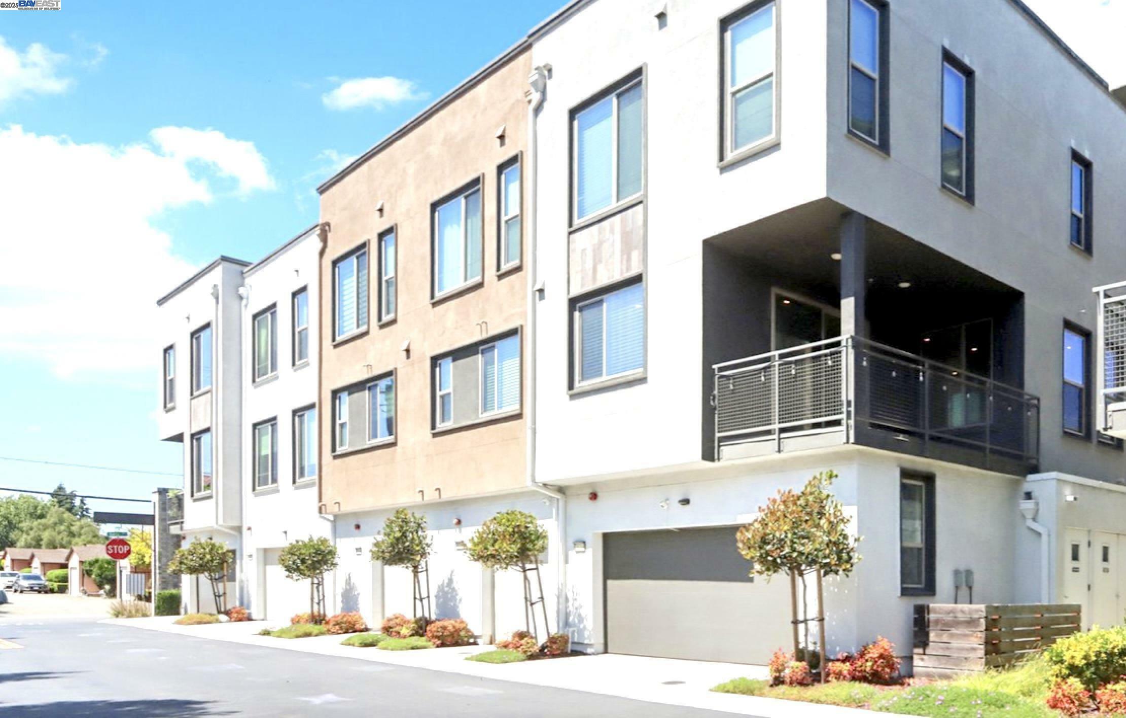 Property Photo: 25208 Parklane Dr CA 94544