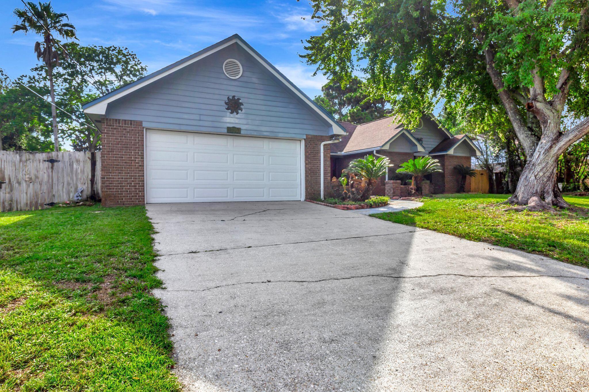 Property Photo: 1013 Quail Hollow Drive FL 32569