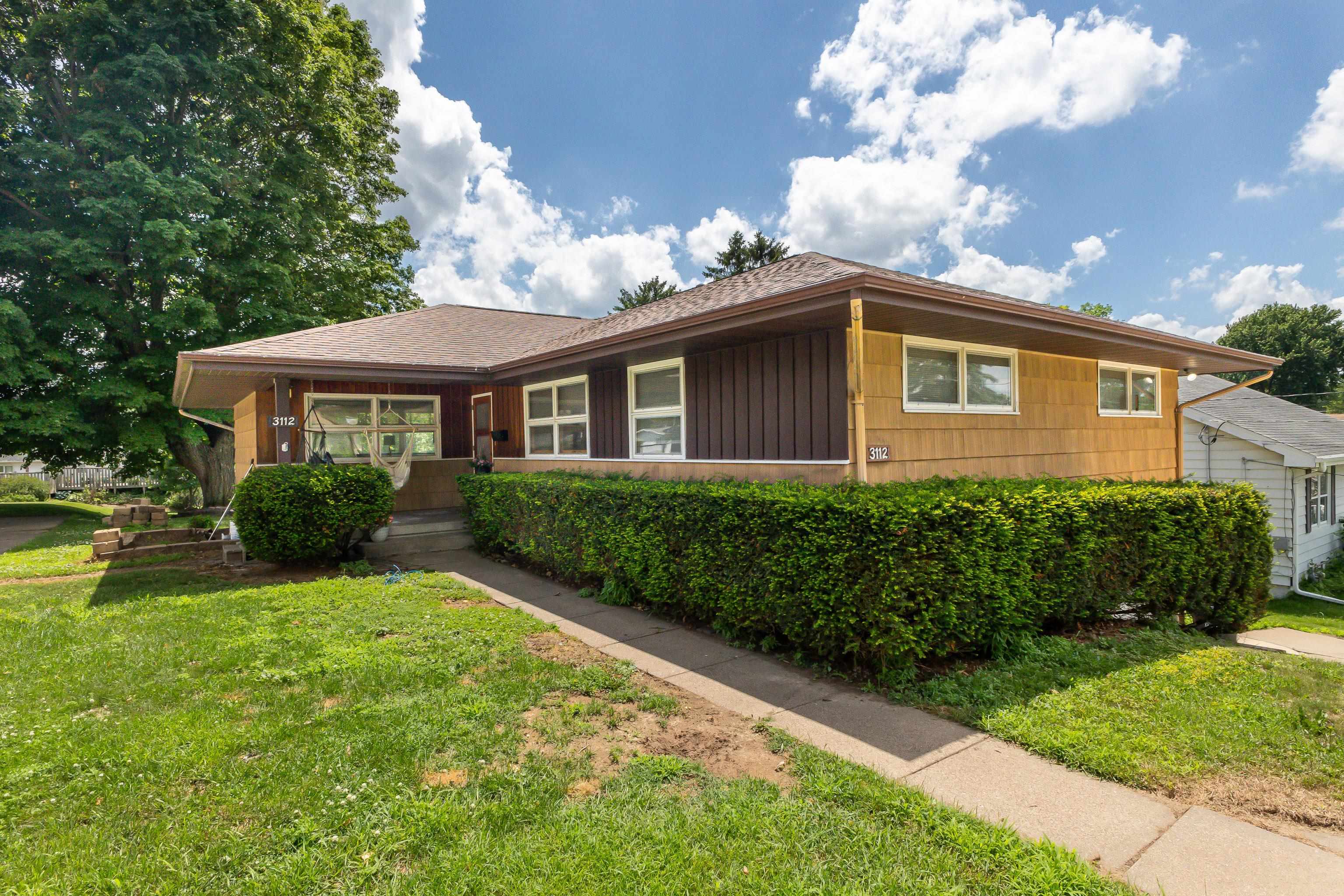 Property Photo: 3112 Kaufmann Avenue IA 52001