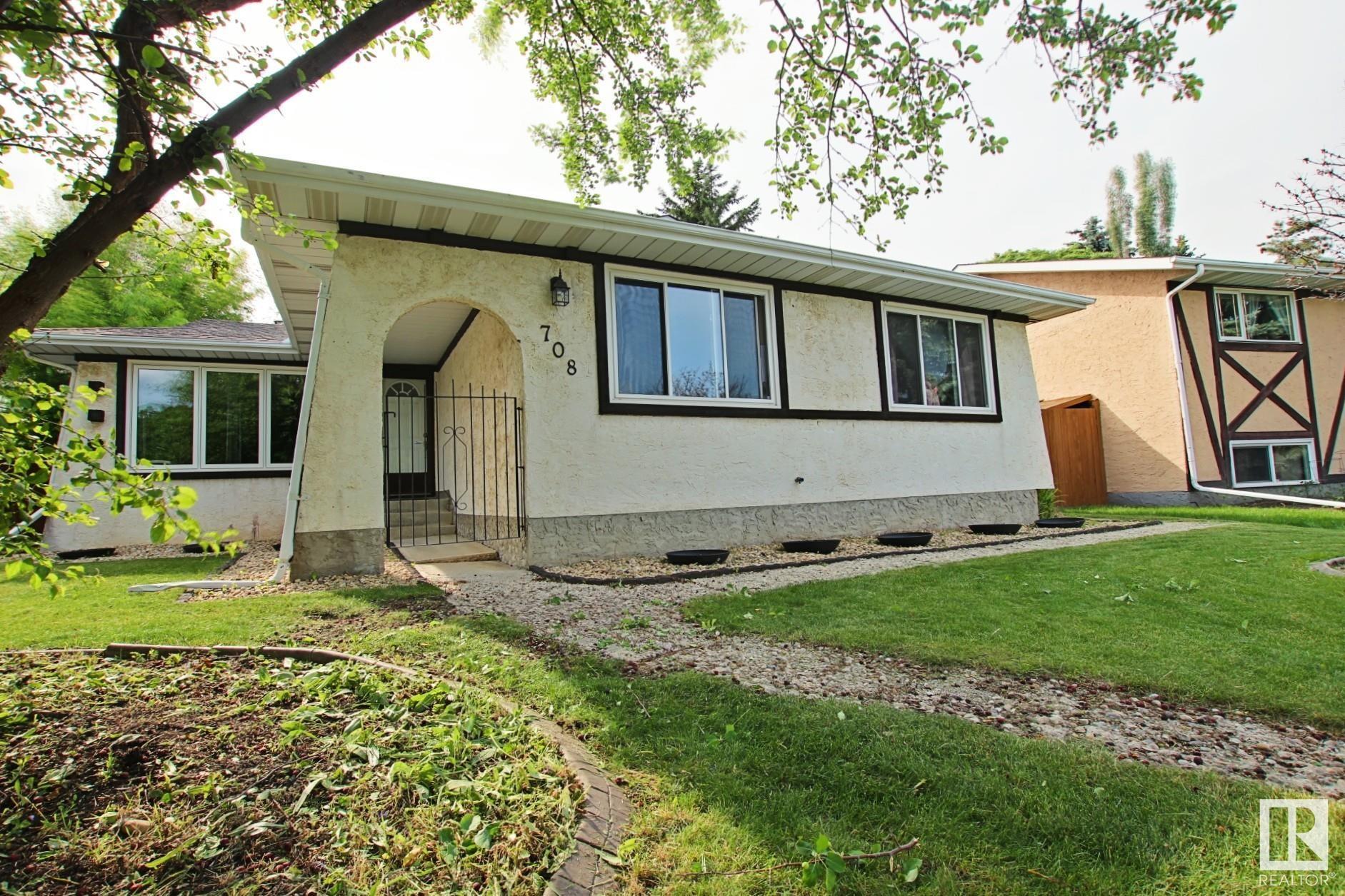 708 Lee Ridge Road NW  Edmonton AB T6K 0P2 photo