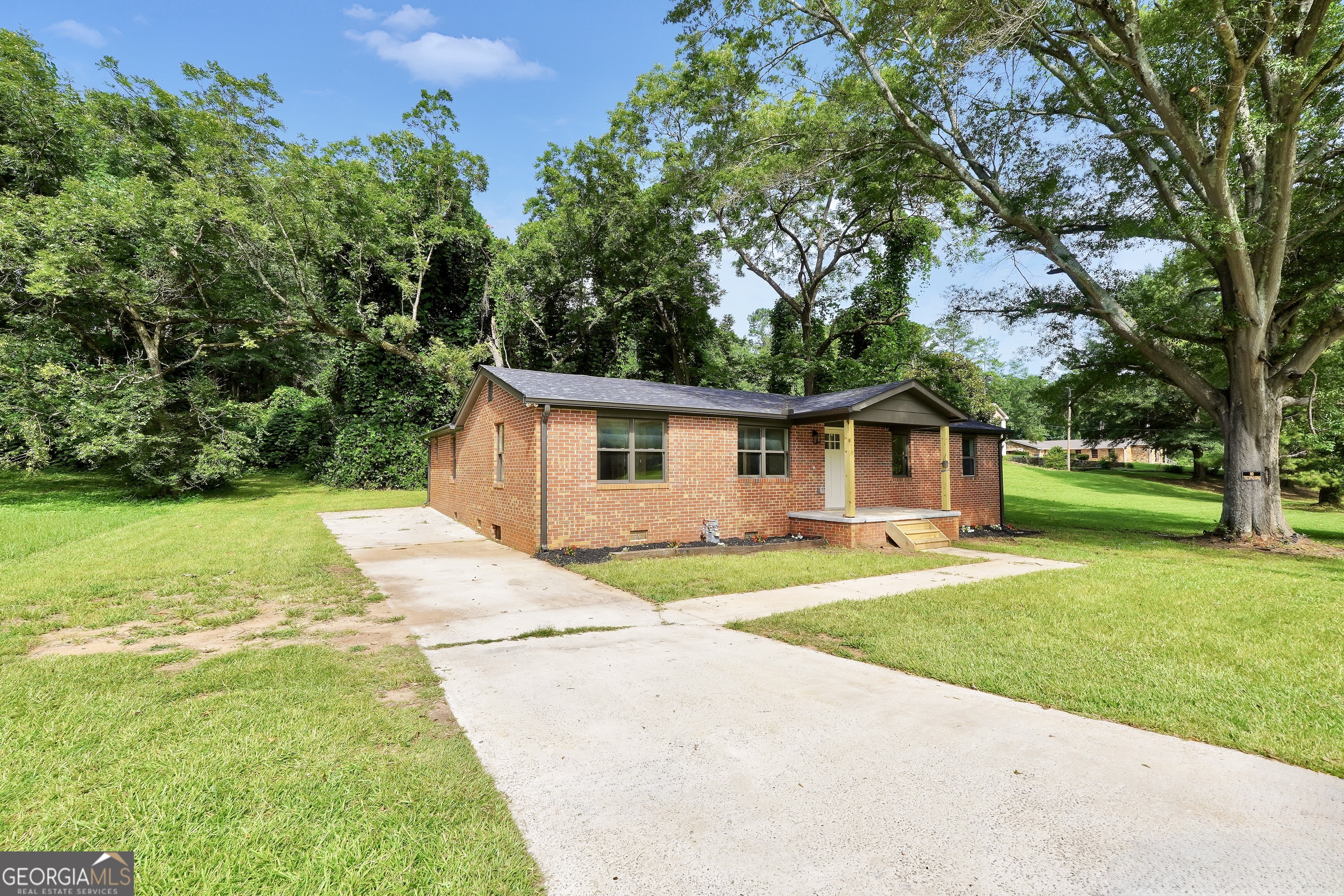 Property Photo: 250 Mill Street GA 30204