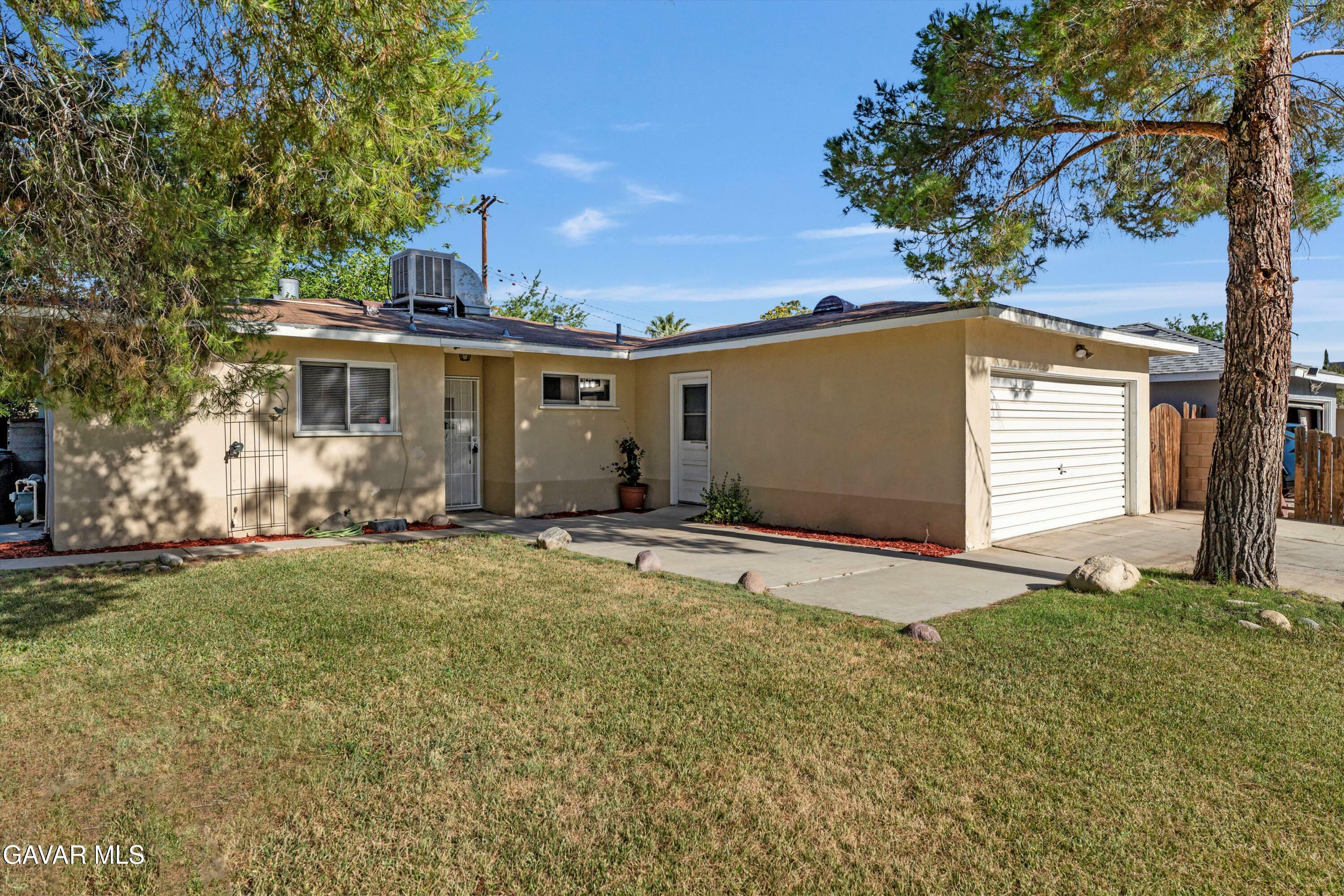 Property Photo:  44119 Fig Avenue  CA 93534 