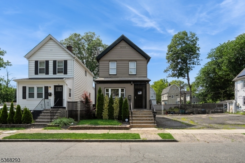 21 Crawford St  East Orange City NJ 07018 photo