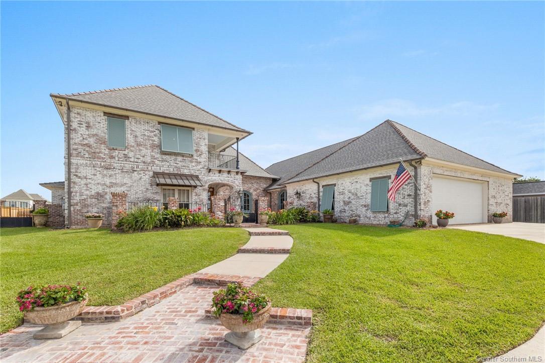 Property Photo: 2200 Longue Vue Drive LA 70605