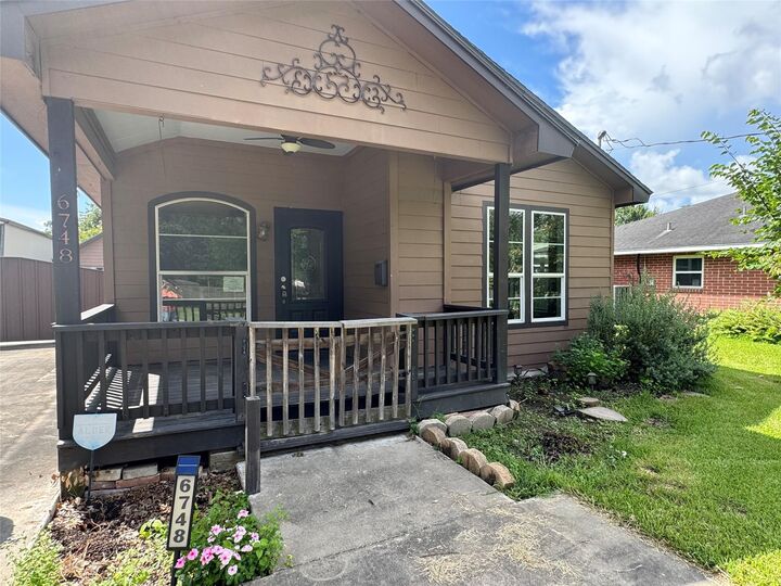 Property Photo:  6748 Jefferson Boulevard  TX 77619 