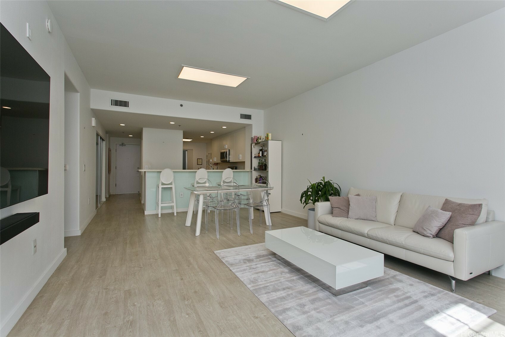 Property Photo:  520 Lunalilo Home Road 8107  HI 96825 