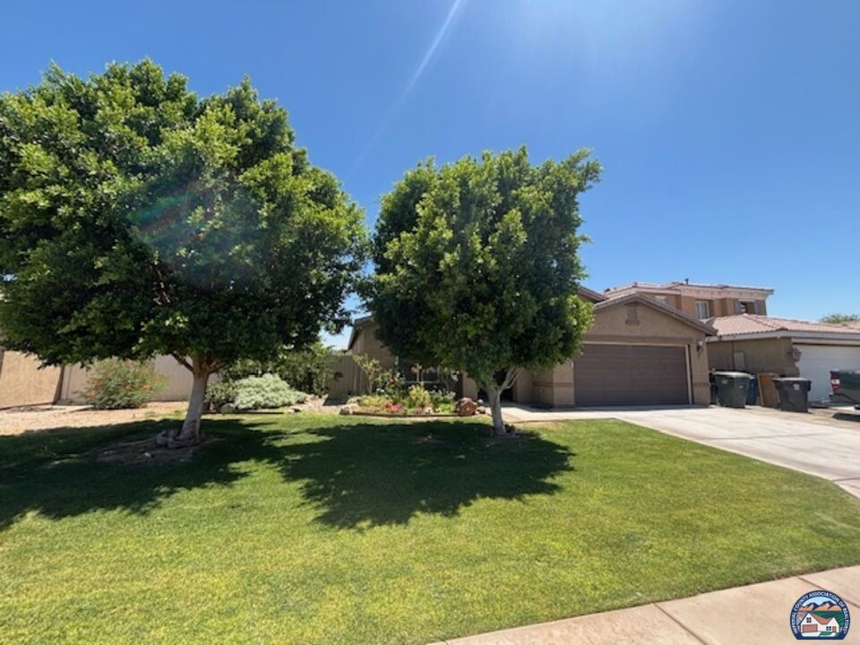 Property Photo: 637 Bahia St CA 92251
