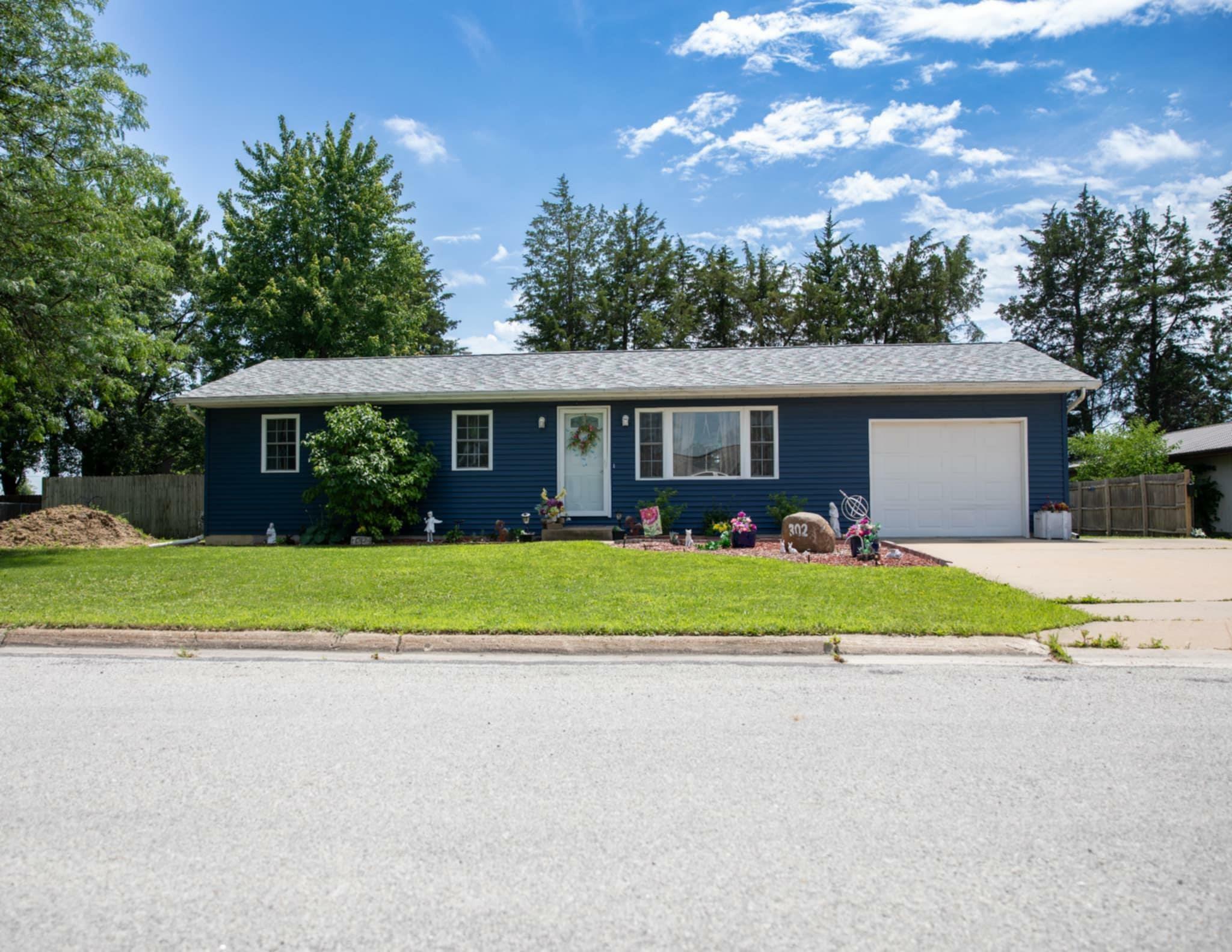 302 Birch Avenue  Waverly IA 50677 photo