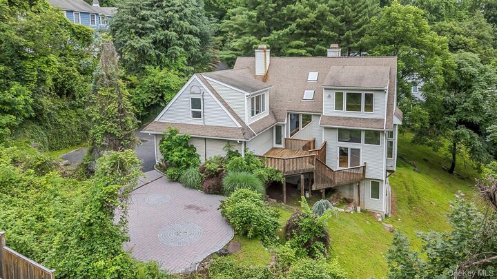 Property Photo:  699 Route 9W S  NY 10960 