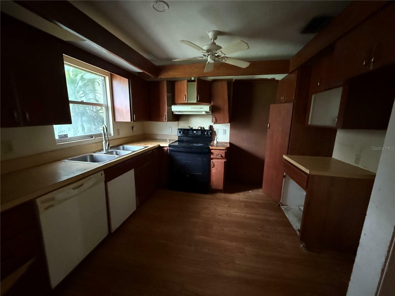 Property Photo: 5124 17th Street Court E FL 34203