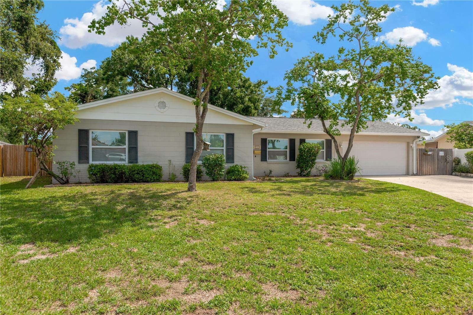 Property Photo: 2325 W Knollwood Place FL 33604