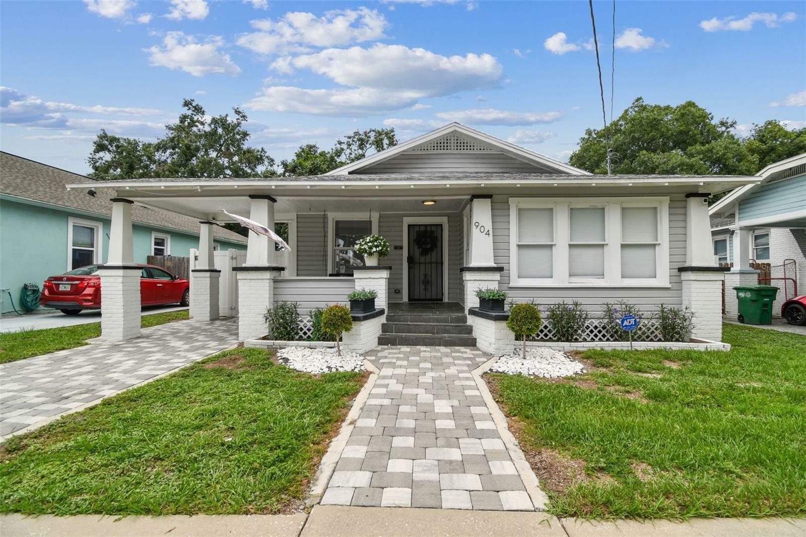 Property Photo: 904 E Hamilton Avenue FL 33604